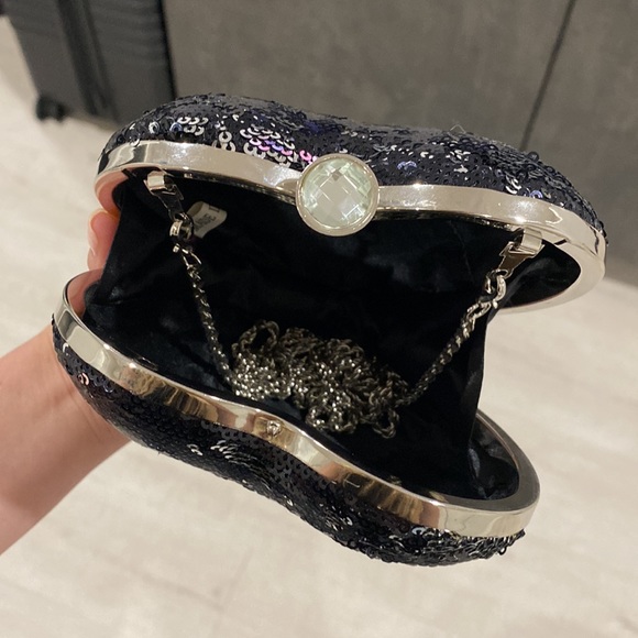 Heart shaped purse 🖤 - Picture 3 of 4